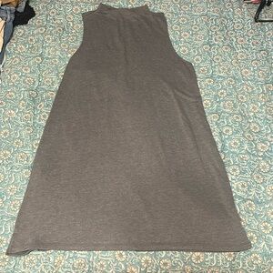 Turtle neck sleeve-less dress